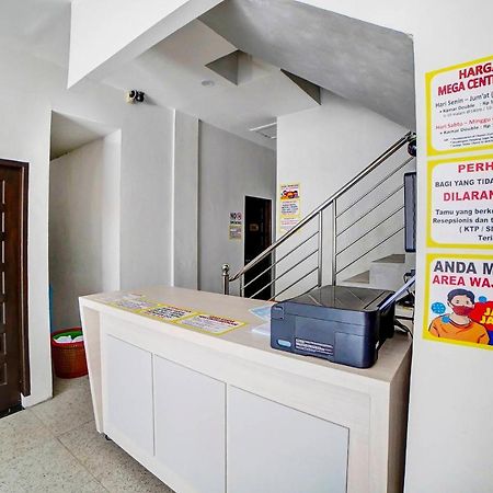 Oyo 91211 Mega Comfort Guest House Медан Экстерьер фото