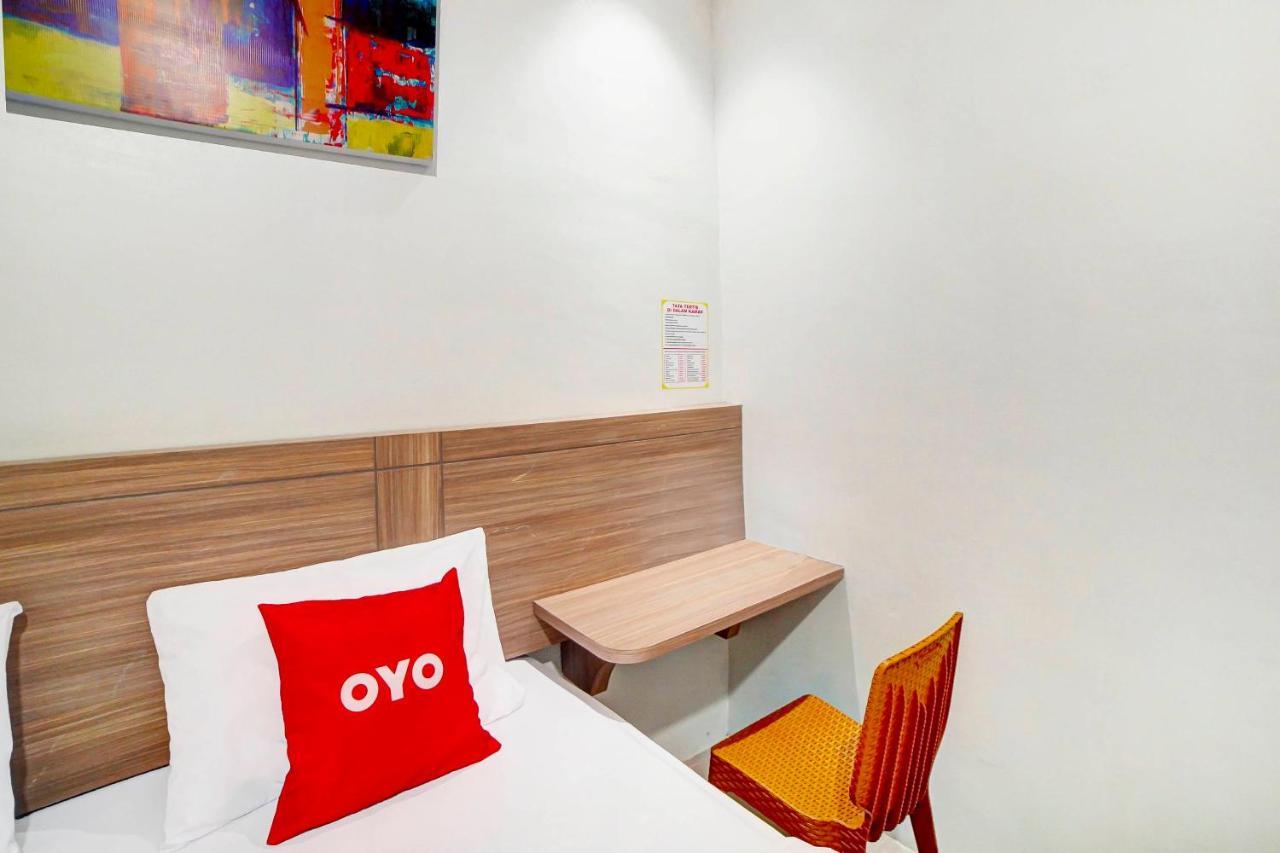 Oyo 91211 Mega Comfort Guest House Медан Экстерьер фото